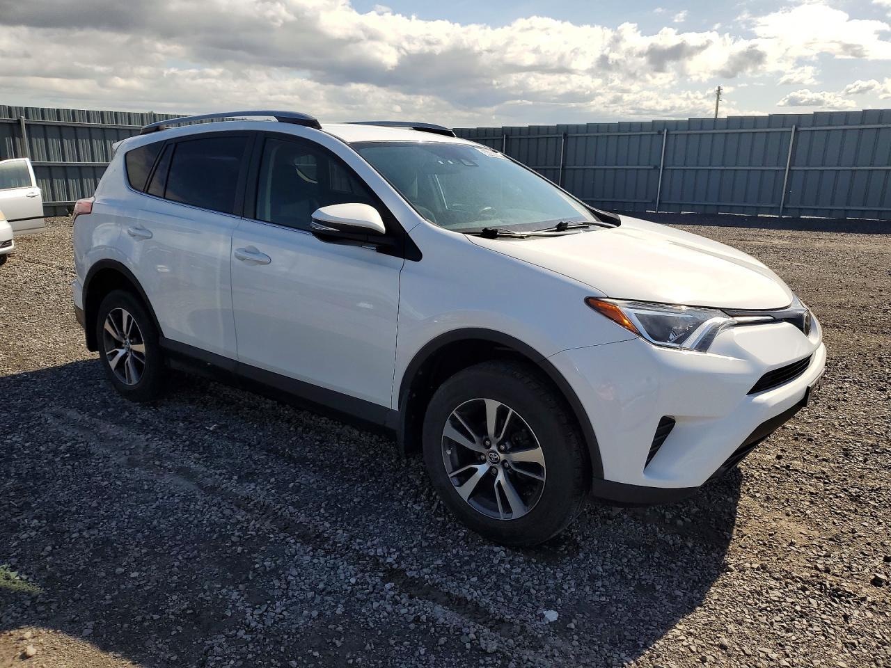 2018 Toyota Rav4 Le - Image 4