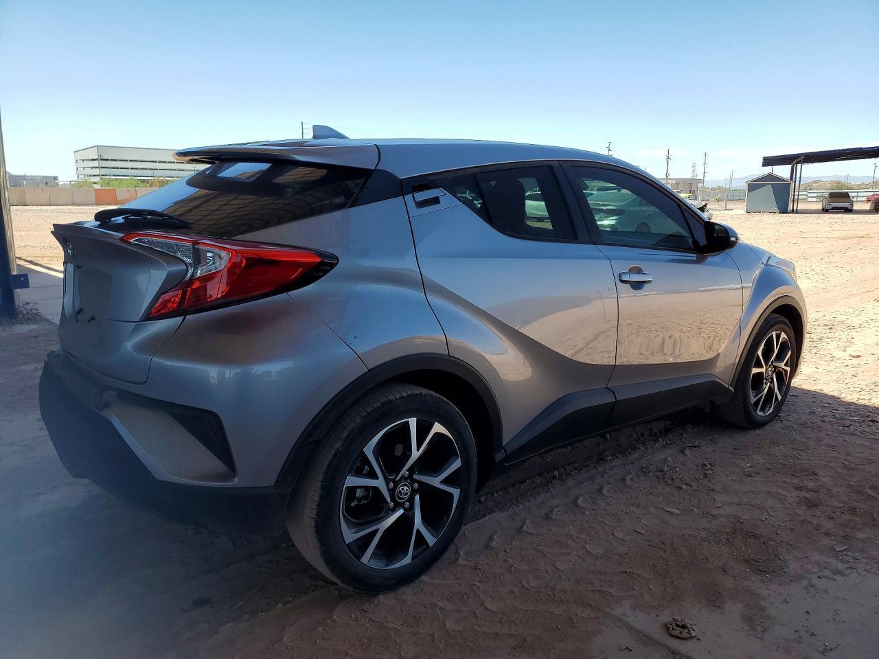 2018 Toyota C-Hr Xle Premium - Image 3