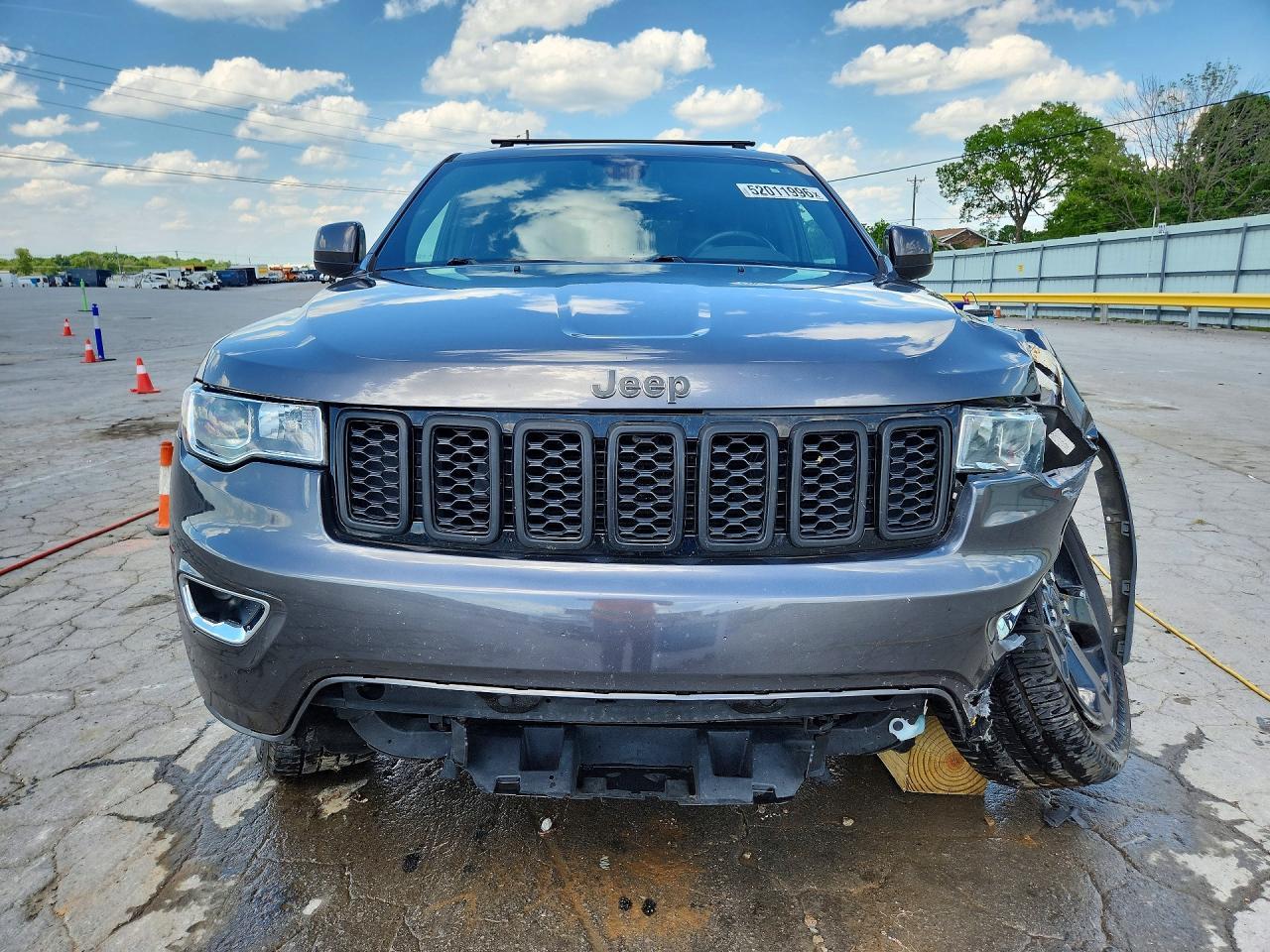 2019 Jeep Grand Cherokee Laredo - Image 5