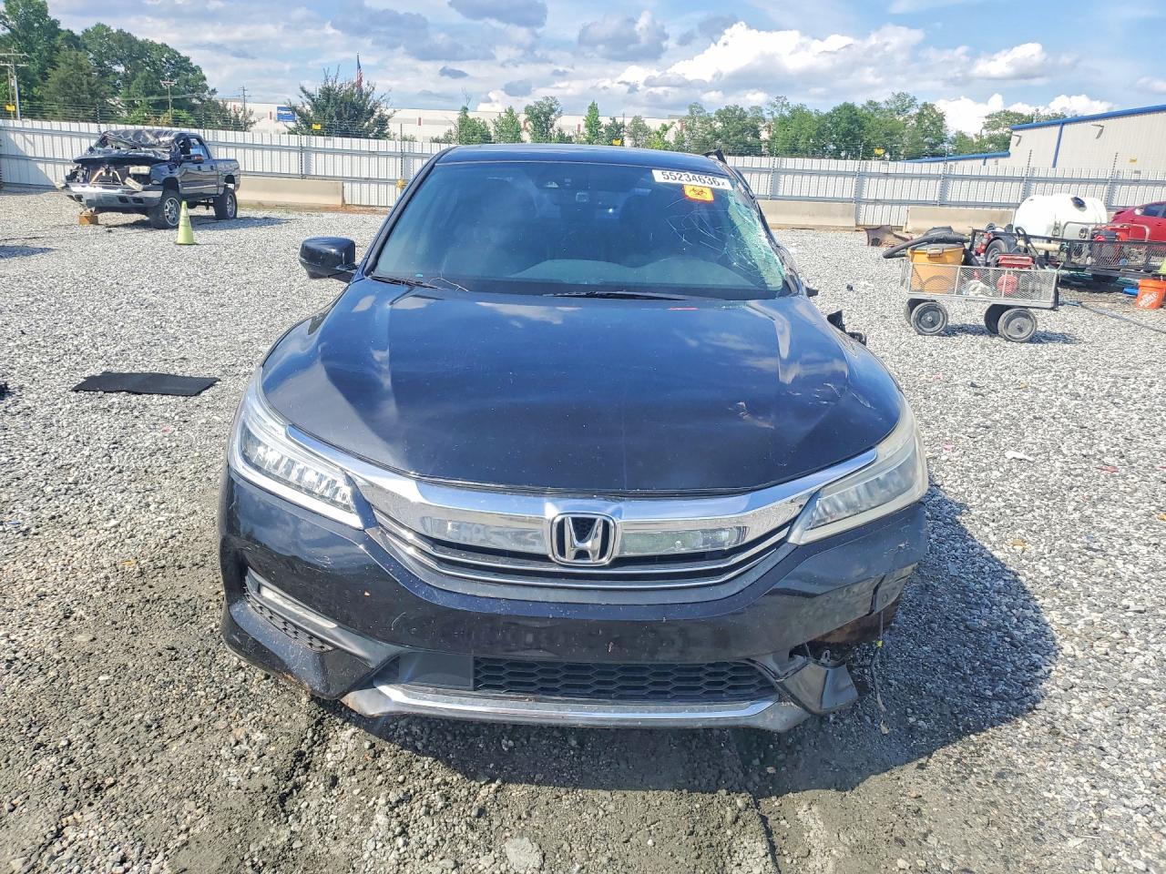 2016 Honda Accord Touring - Image 5