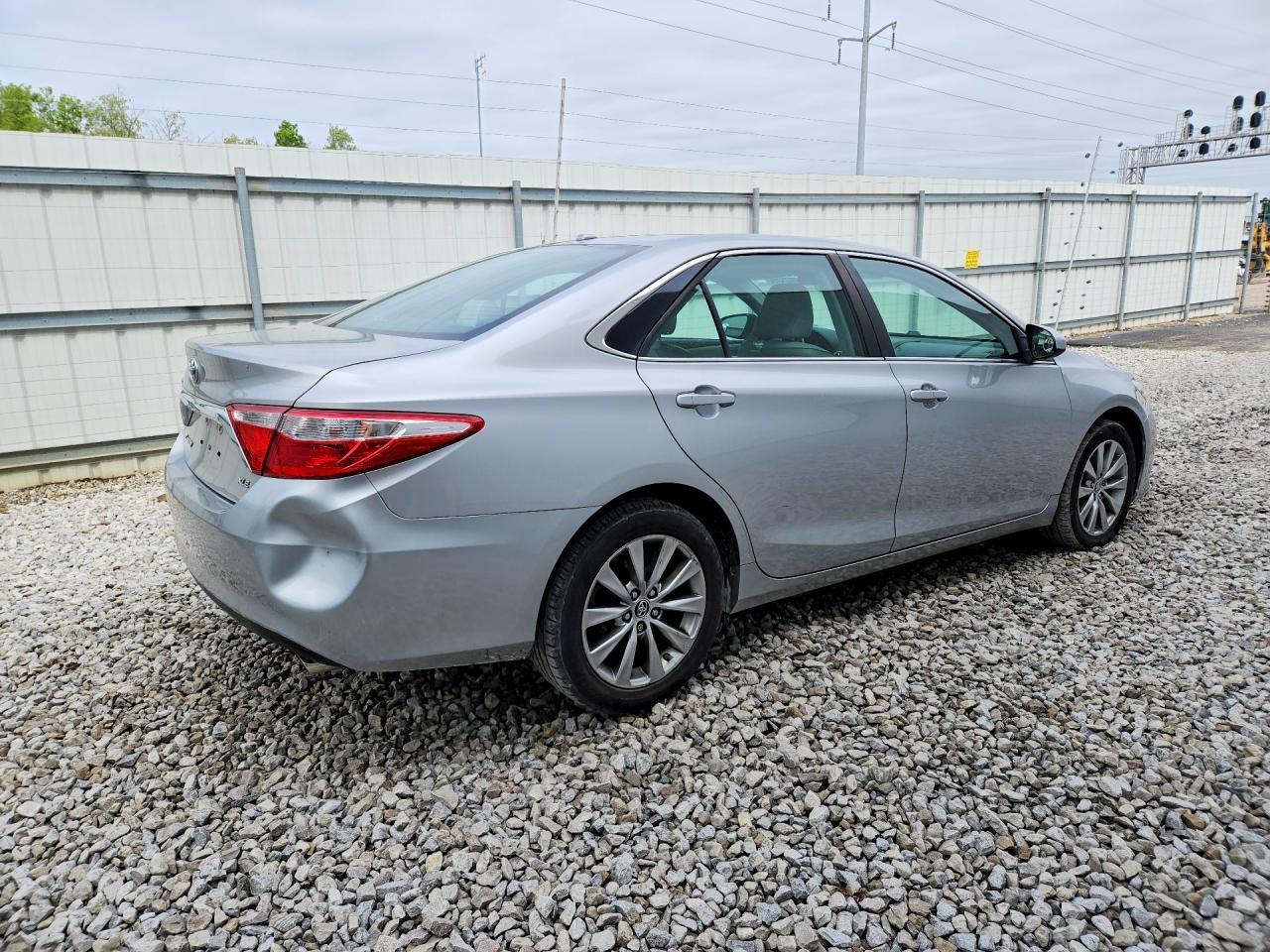2016 Toyota Camry Xle - Image 3