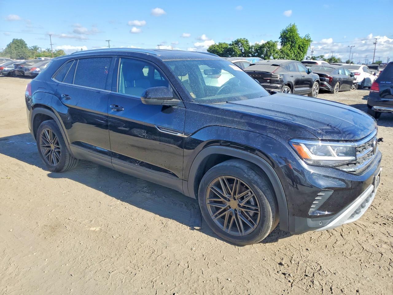 2023 Volkswagen Atlas Cross Sport Se - Image 4