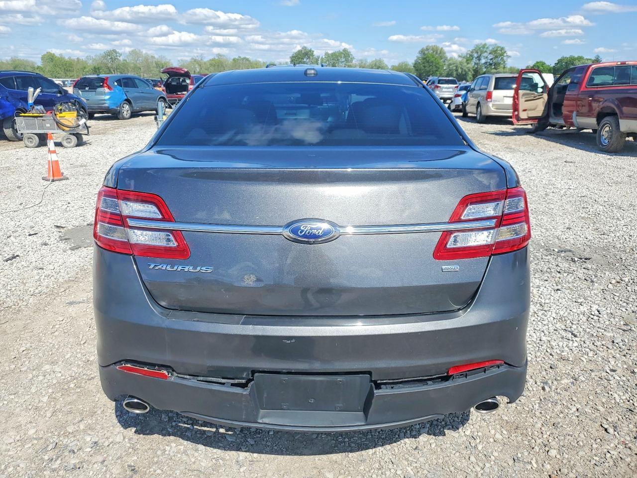2018 Ford Taurus Se - Фото 6