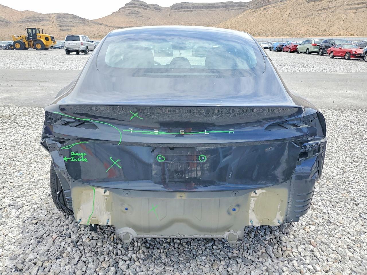2025 Tesla Model 3 - Фото 6