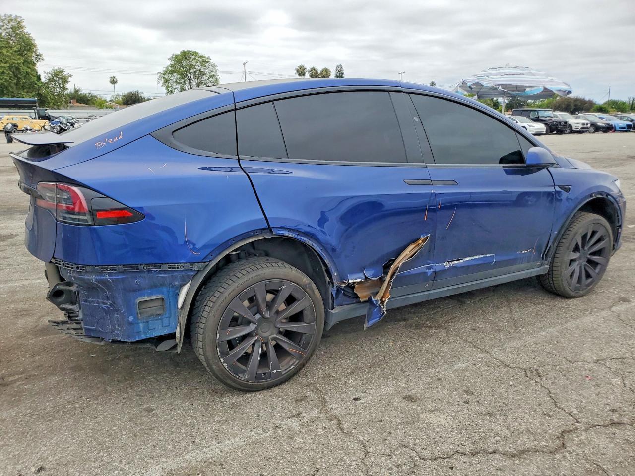 2022 Tesla Model X - Фото 3