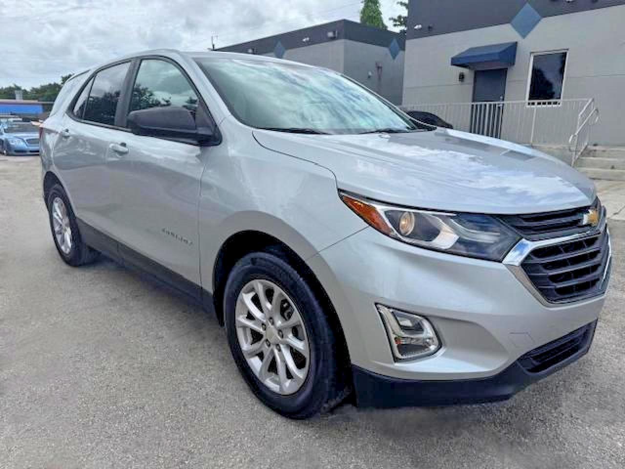 2020 Chevrolet Equinox Ls - Image 4