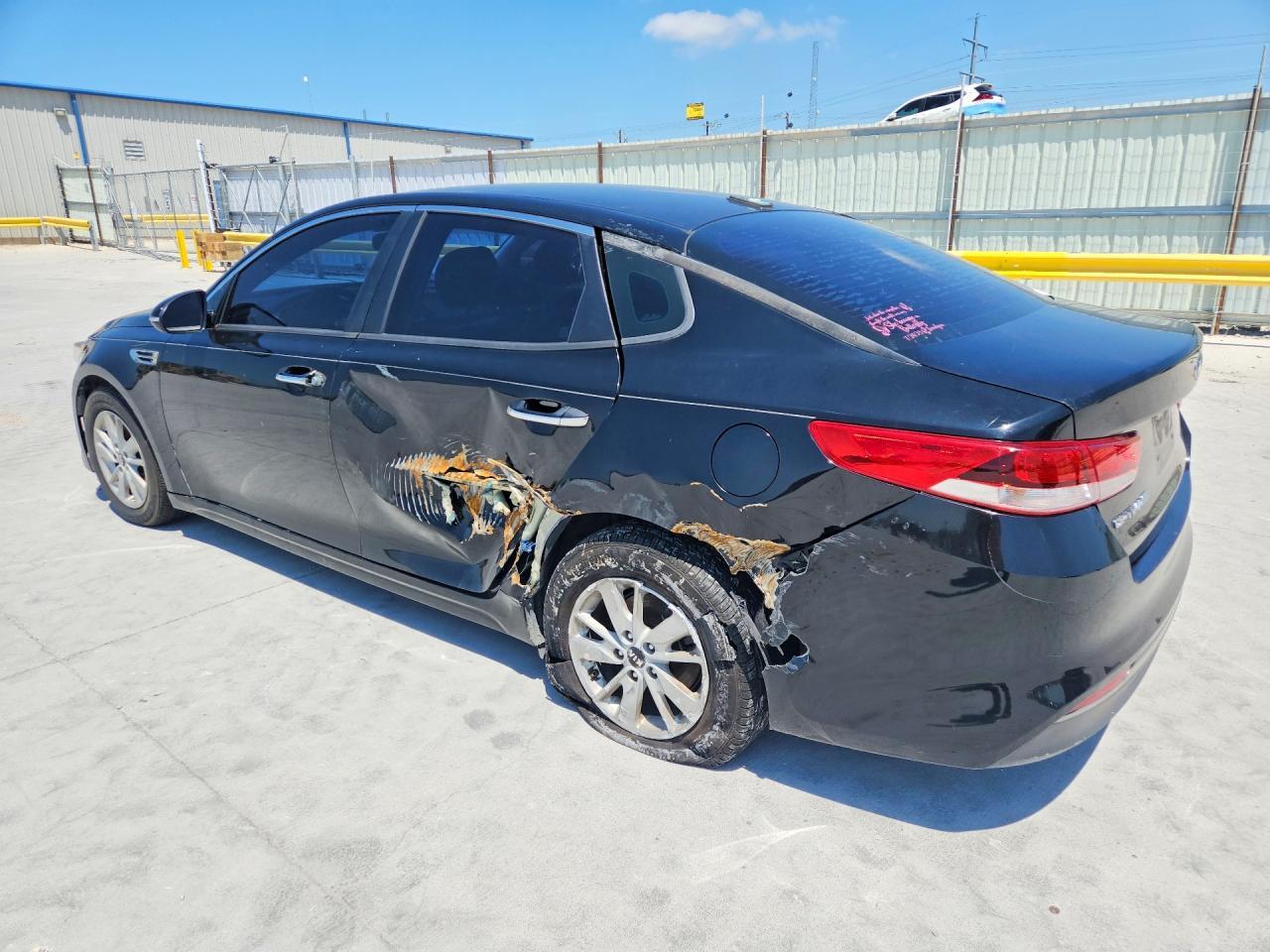 2017 Kia Optima Lx - Фото 2