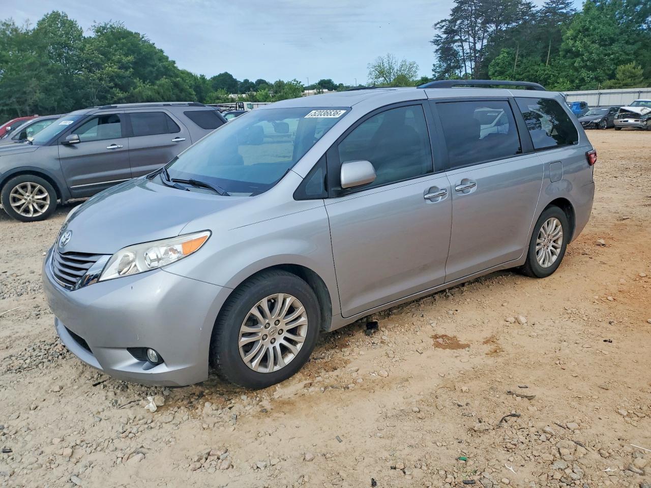 2015 Toyota Sienna Xle 8-Passenger