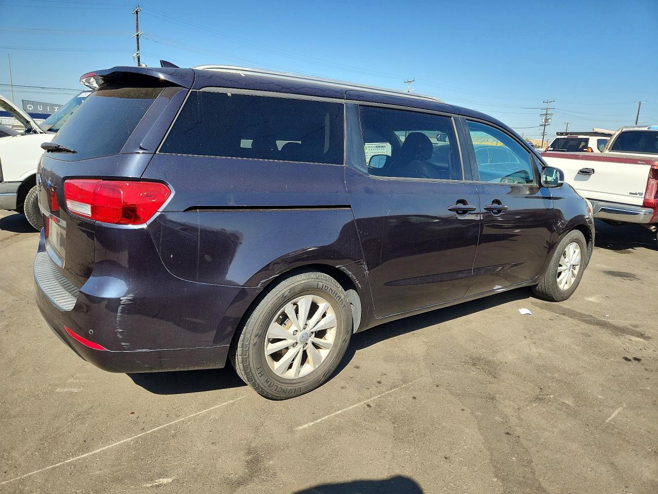 2017 Kia Sedona Lx - Image 3