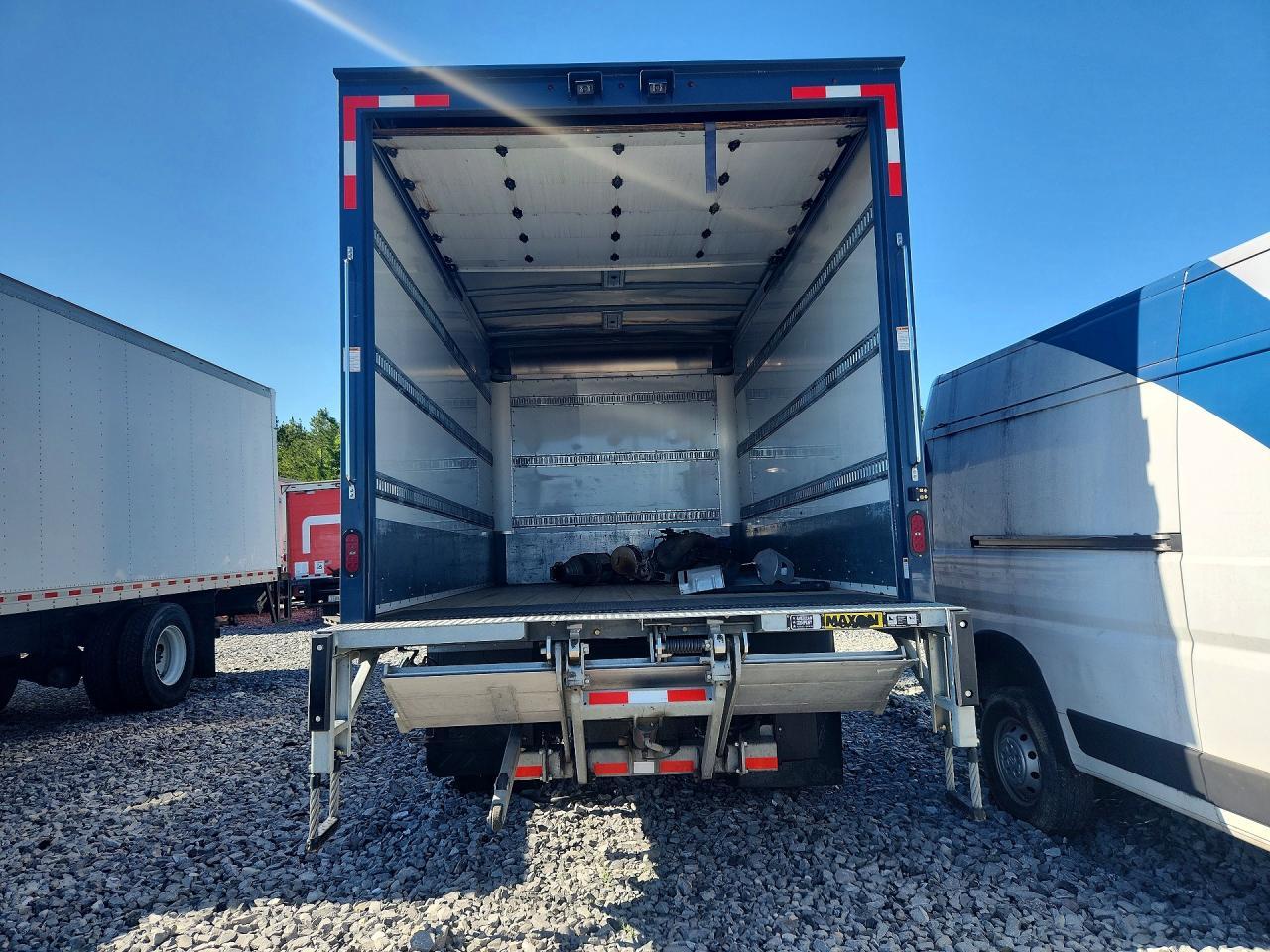2020 Isuzu Nrr Box Truck - Image 6