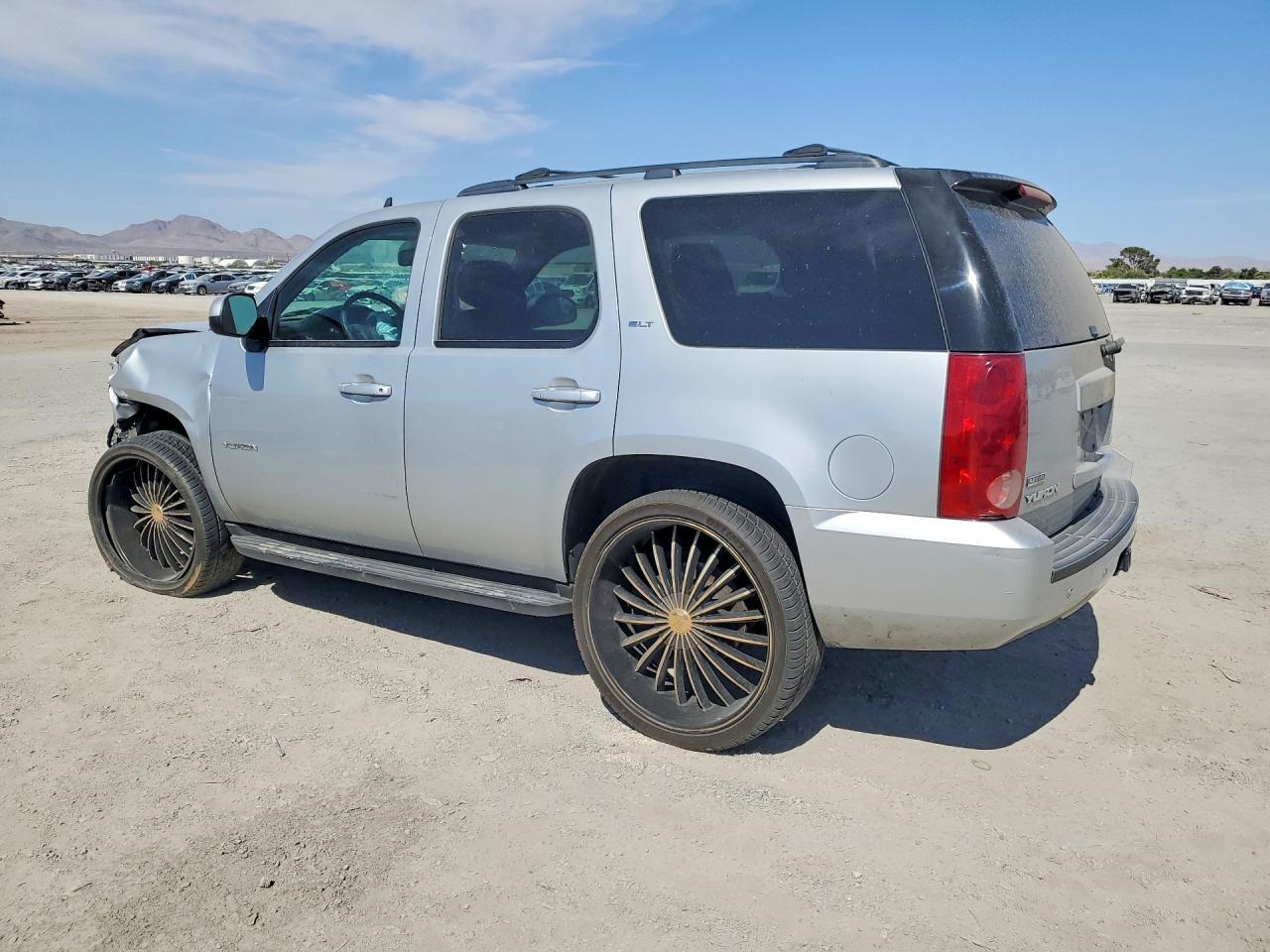 2012 GMC Yukon Slt - Image 2
