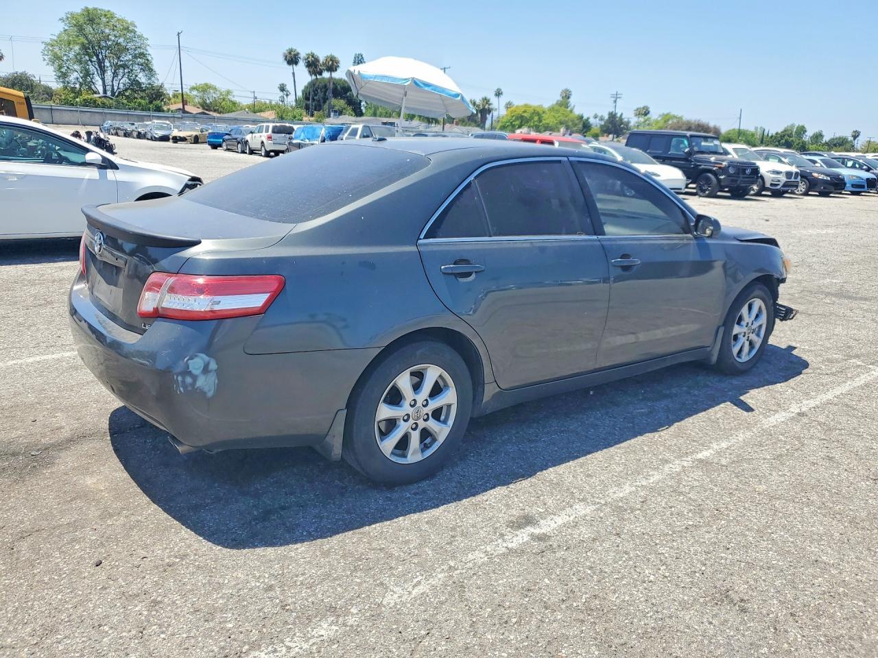 2011 Toyota Camry Le V6 - Image 3