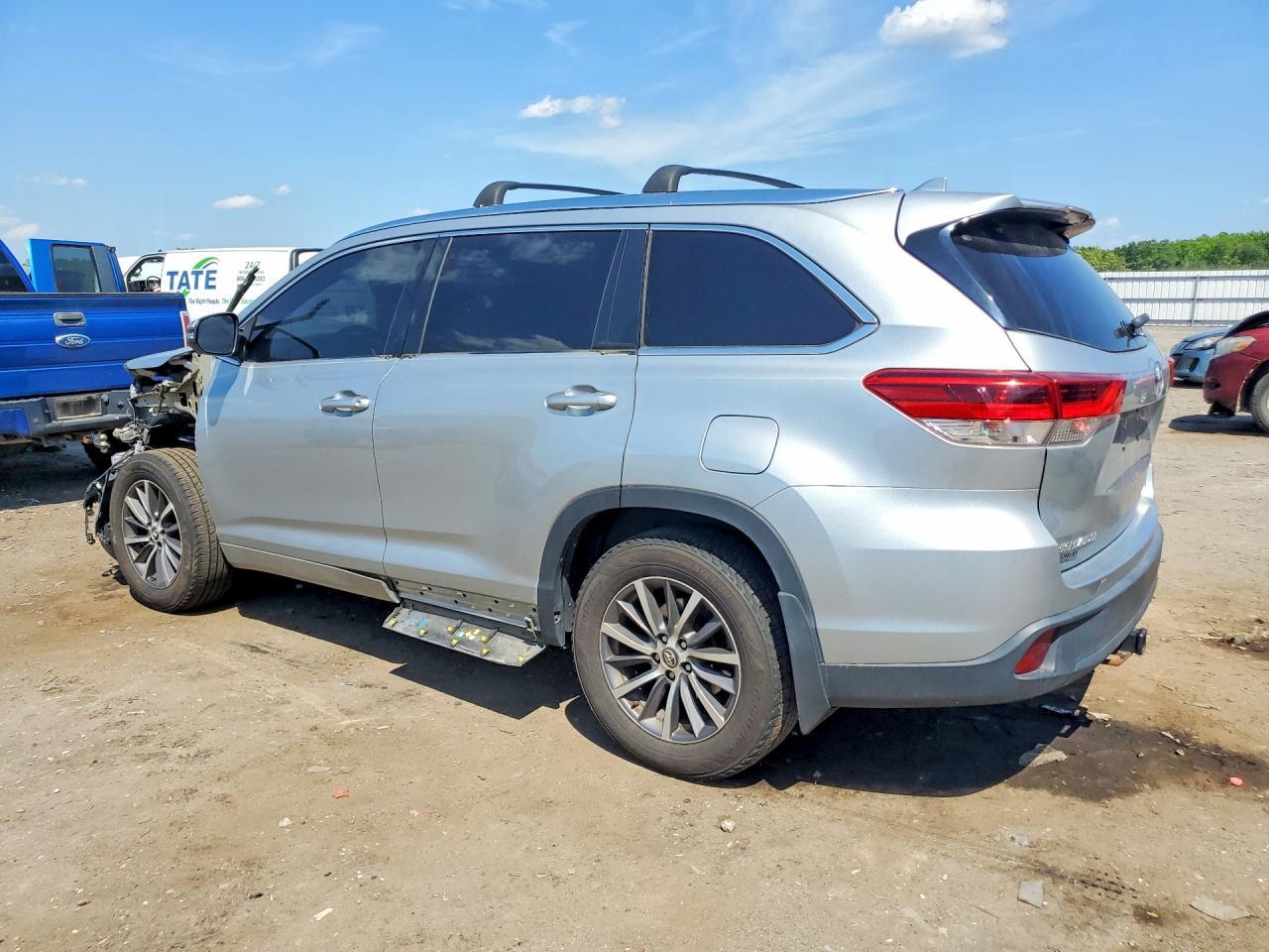 2017 Toyota Highlander Xle - Фото 2