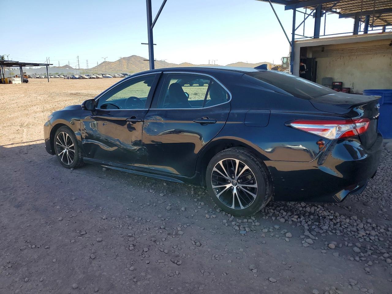 2019 Toyota Camry Se - Фото 2