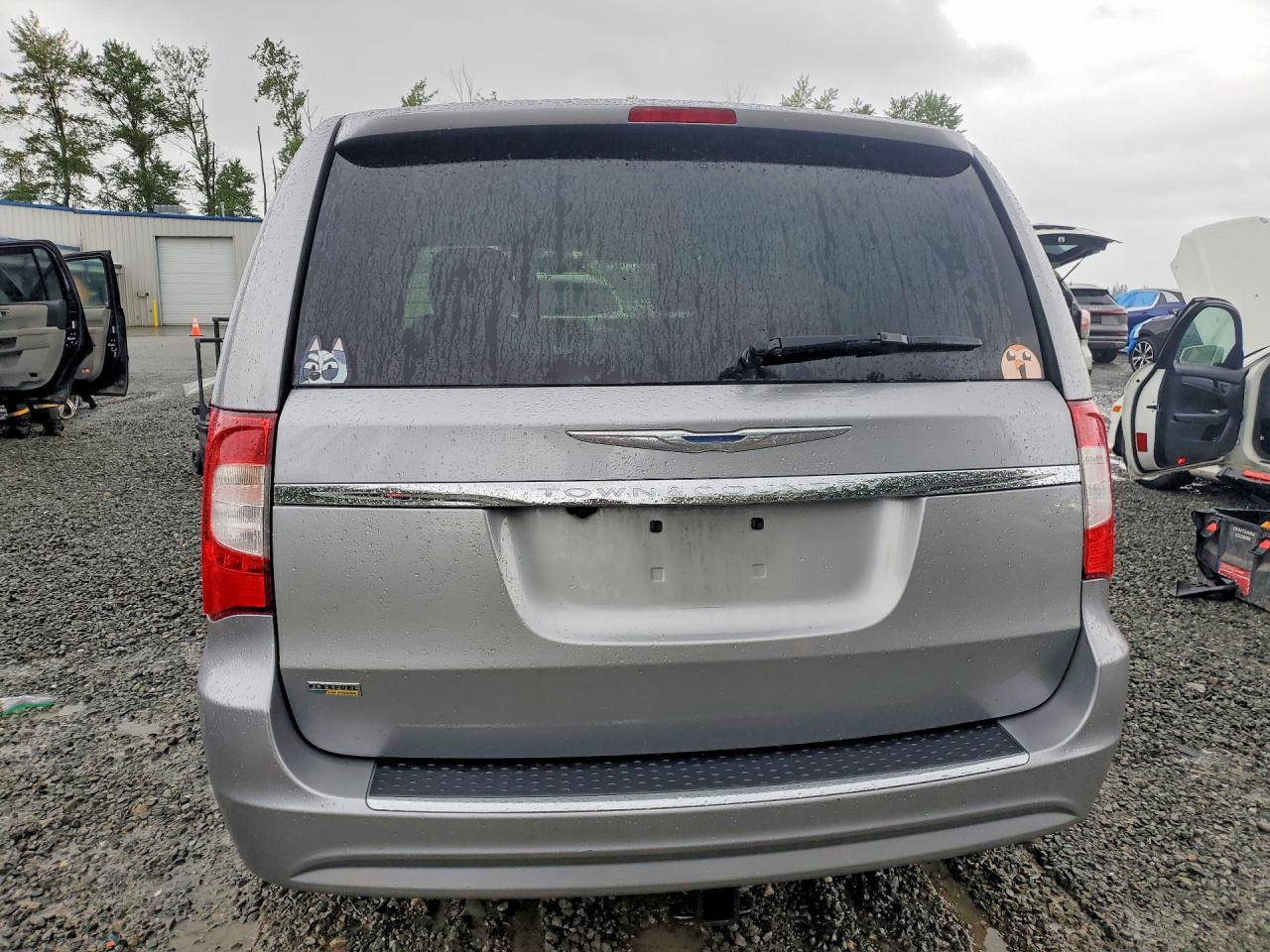 2016 Chrysler Town & Country Touring - Image 6