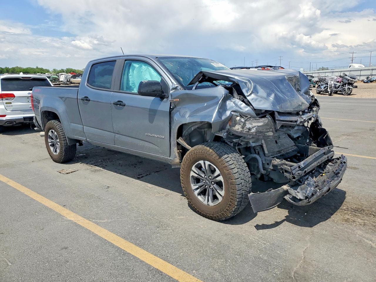 2022 Chevrolet Colorado Z71 - Image 4