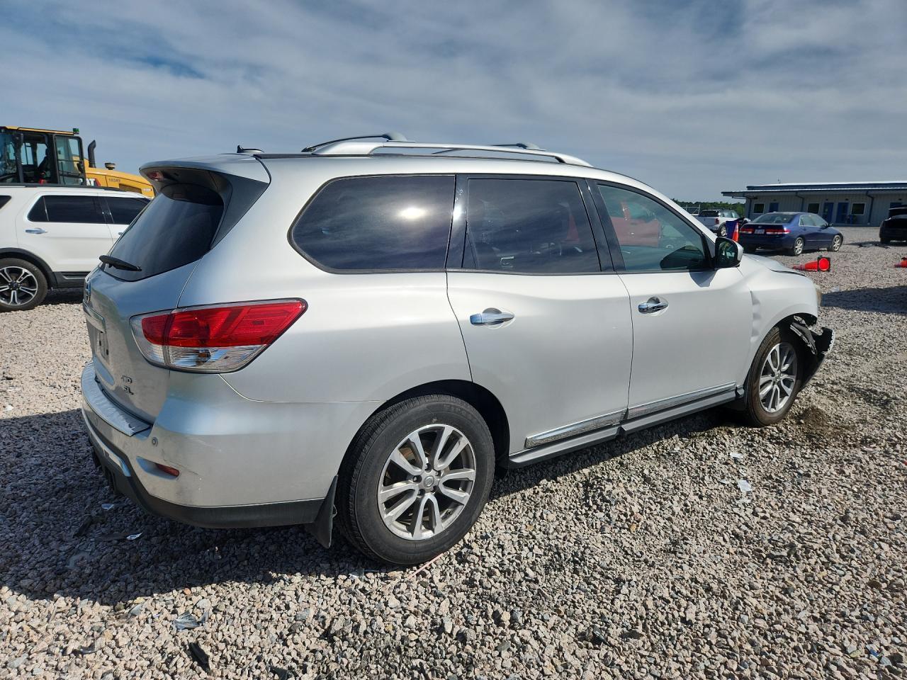 2015 Nissan Pathfinder Sl - Image 3