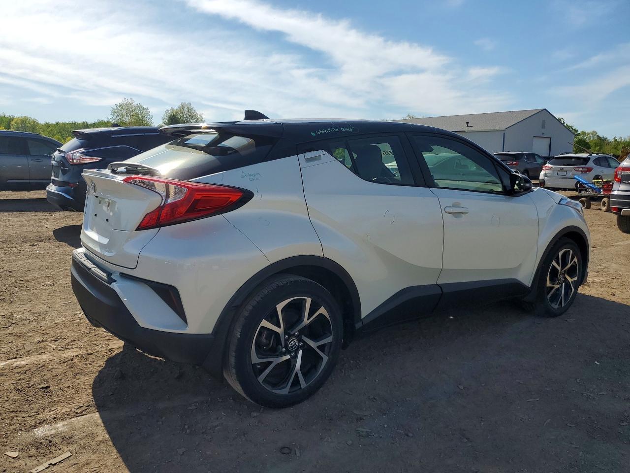 2019 Toyota C-Hr Xle - Image 3