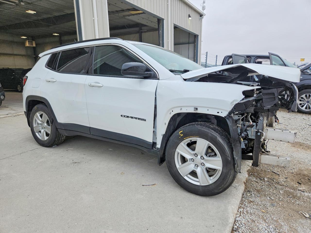 2022 Jeep Compass Latitude - Image 4