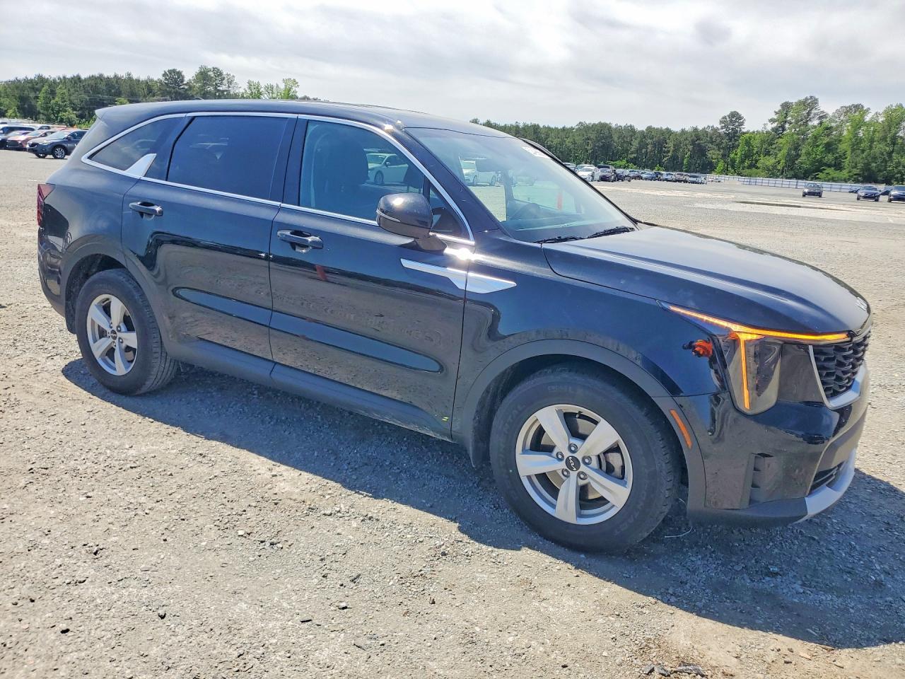 2024 Kia Sorento Lx - Image 4