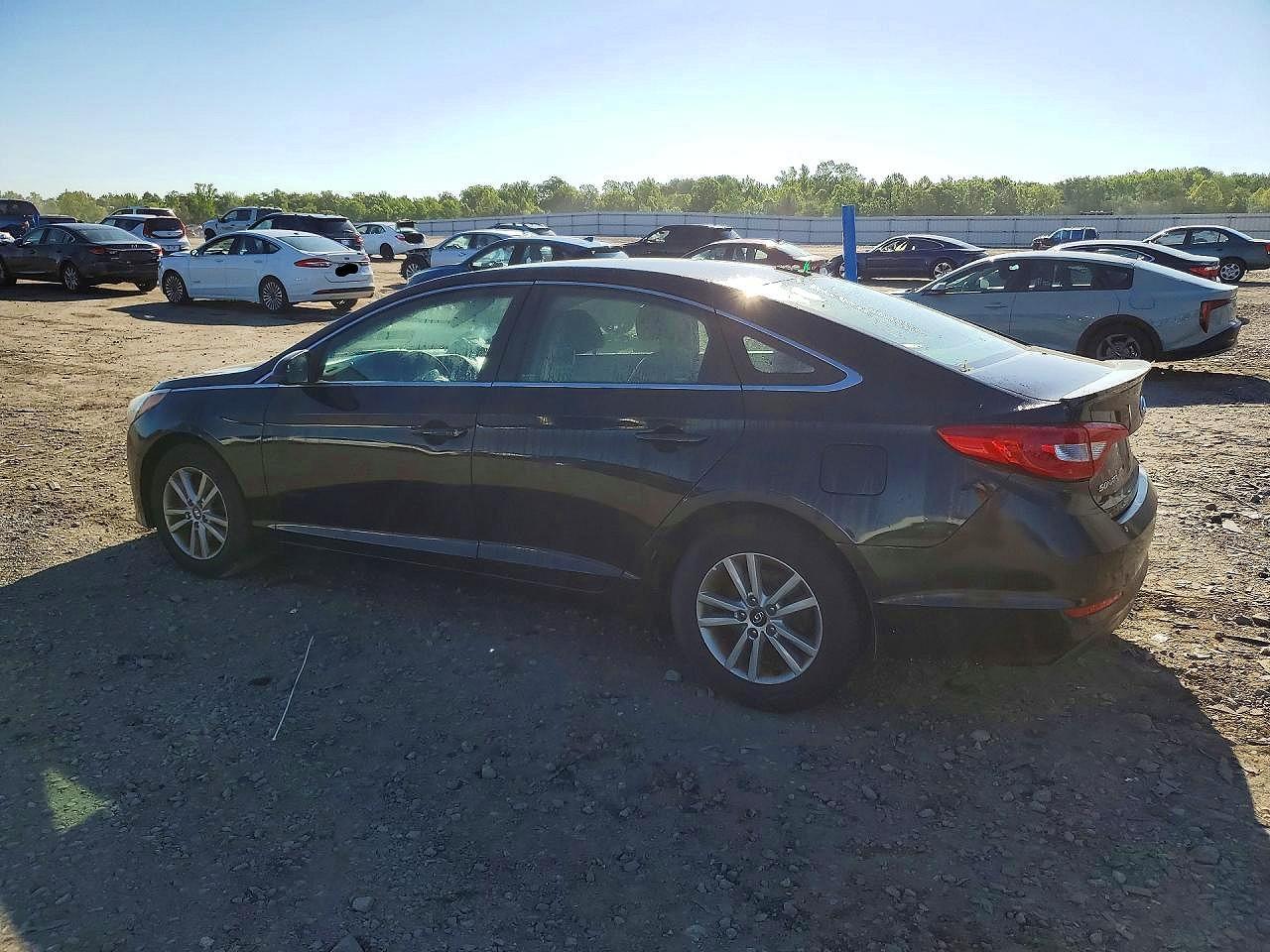 2016 Hyundai Sonata Se - Image 2
