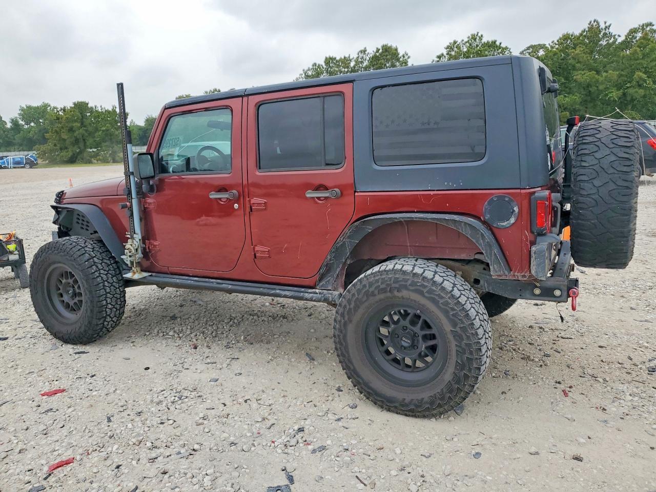 2008 Jeep Wrangler Unlimited Sahara - Image 2