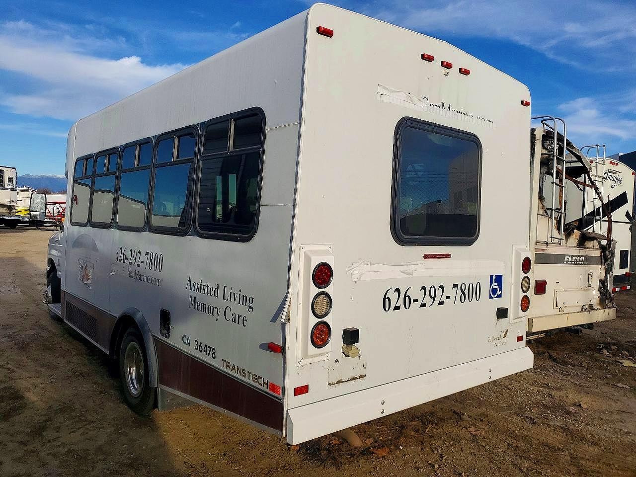 2015 Ford Econoline Wheelchari Shuttle Bus ** Pri Fleet ** - Image 3