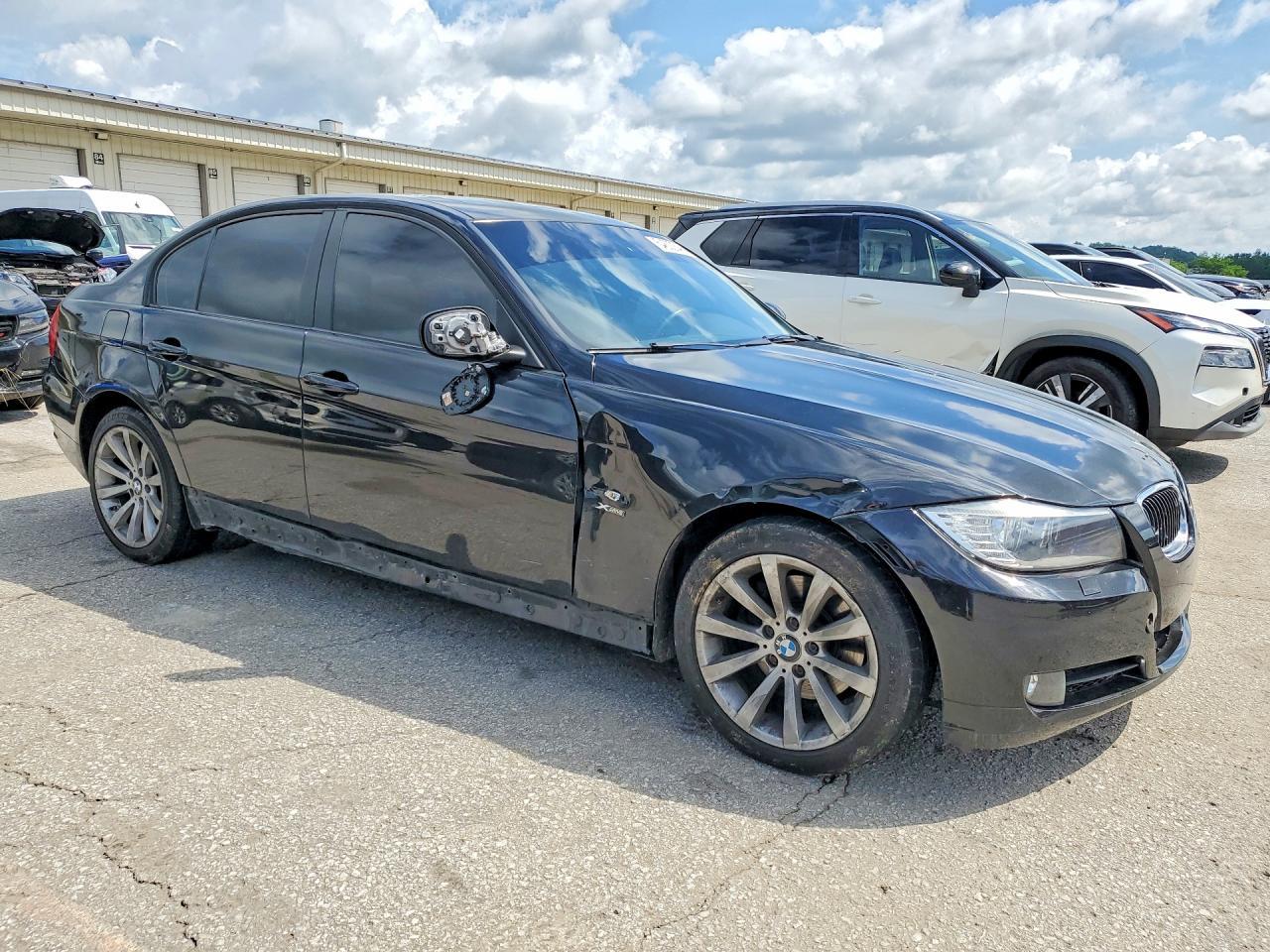 2011 BMW 328 Xi Sulev - Image 4