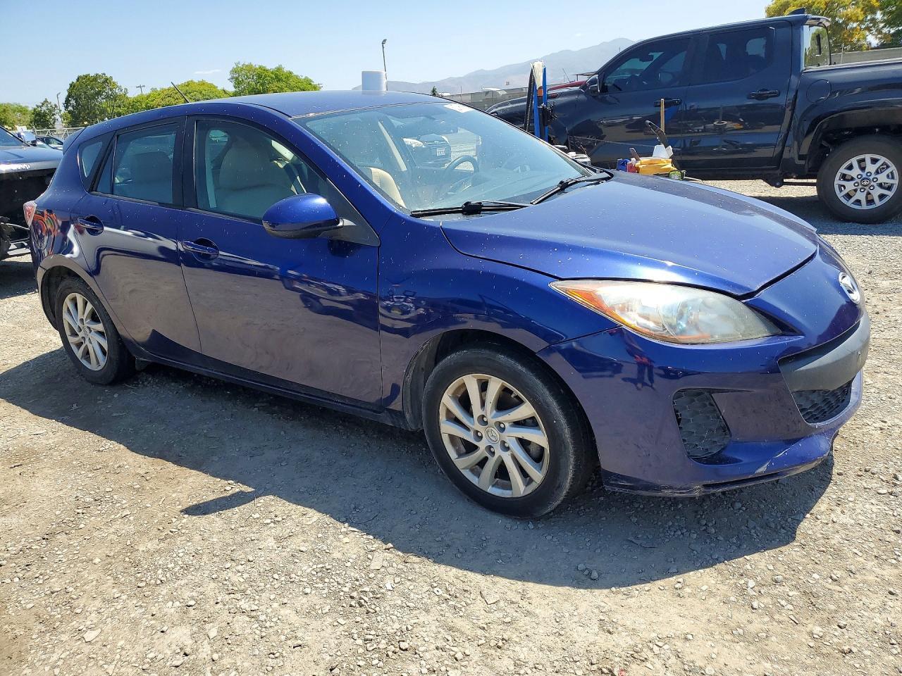 2012 Mazda 323 - Image 4