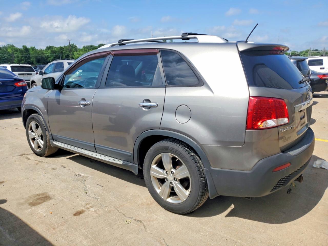 2013 Kia Sorento Ex - Image 2