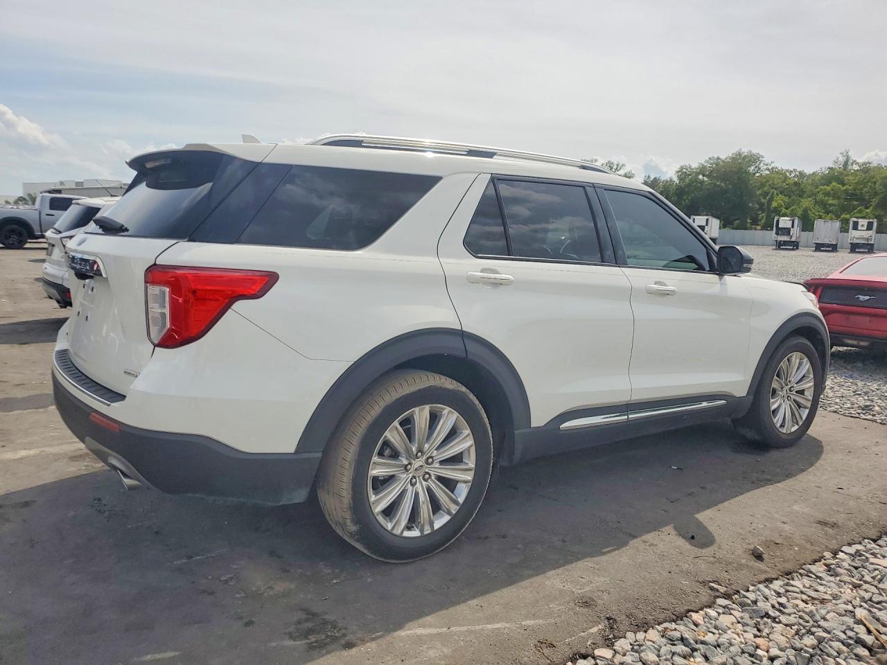 2020 Ford Explorer Limited - Image 3
