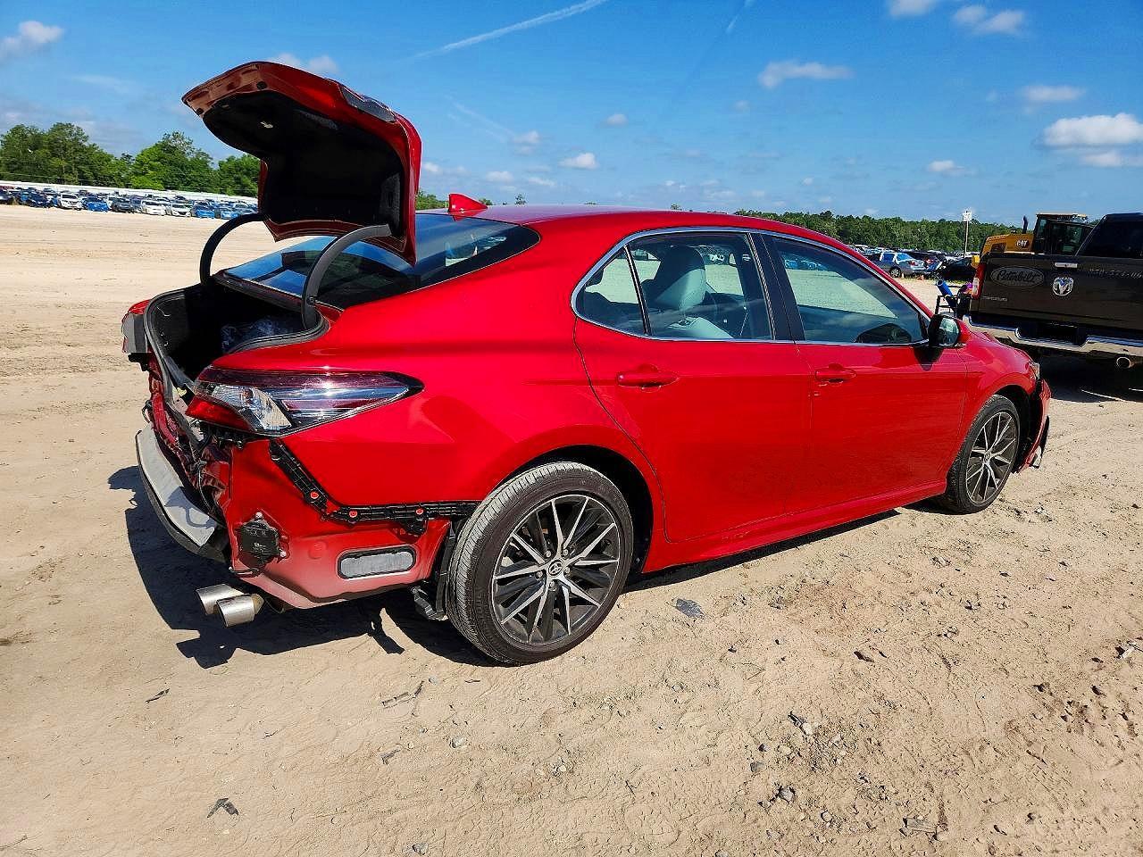2024 Toyota Camry Se - Image 3