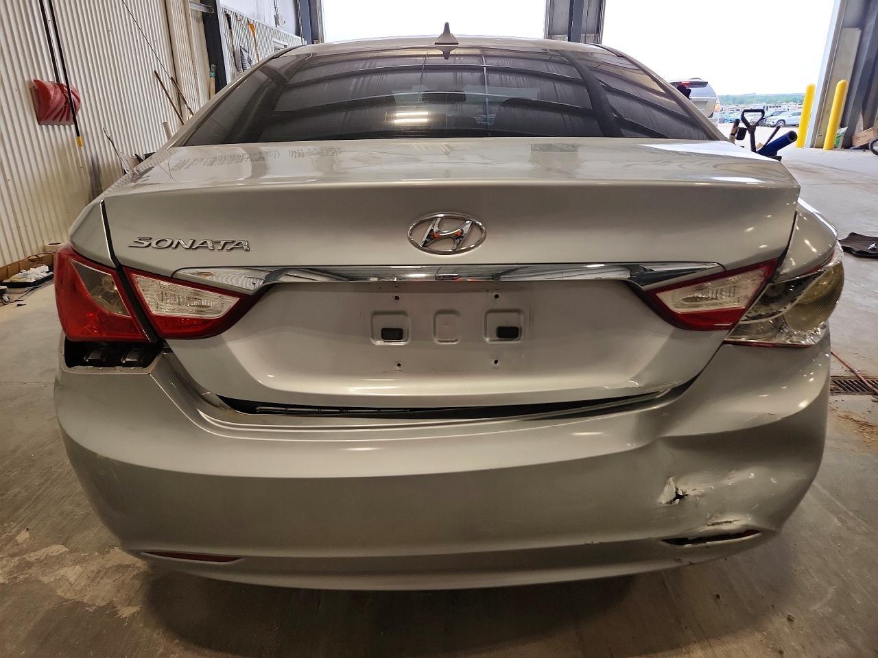2012 Hyundai Sonata Gls - Image 6
