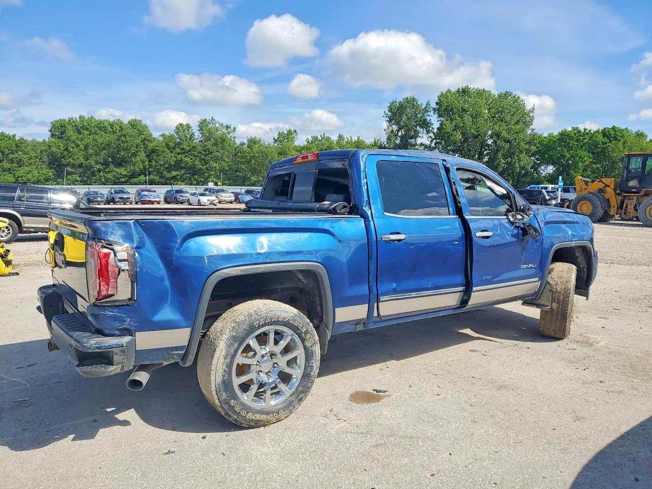 2016 GMC Sierra K1500 Denali - Image 3