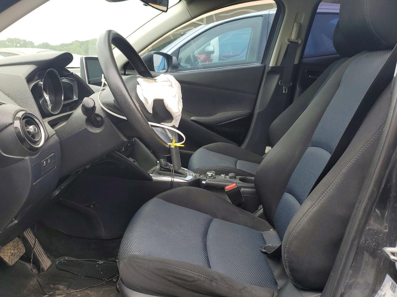 2016 Toyt Scion Ia Base - Фото 7