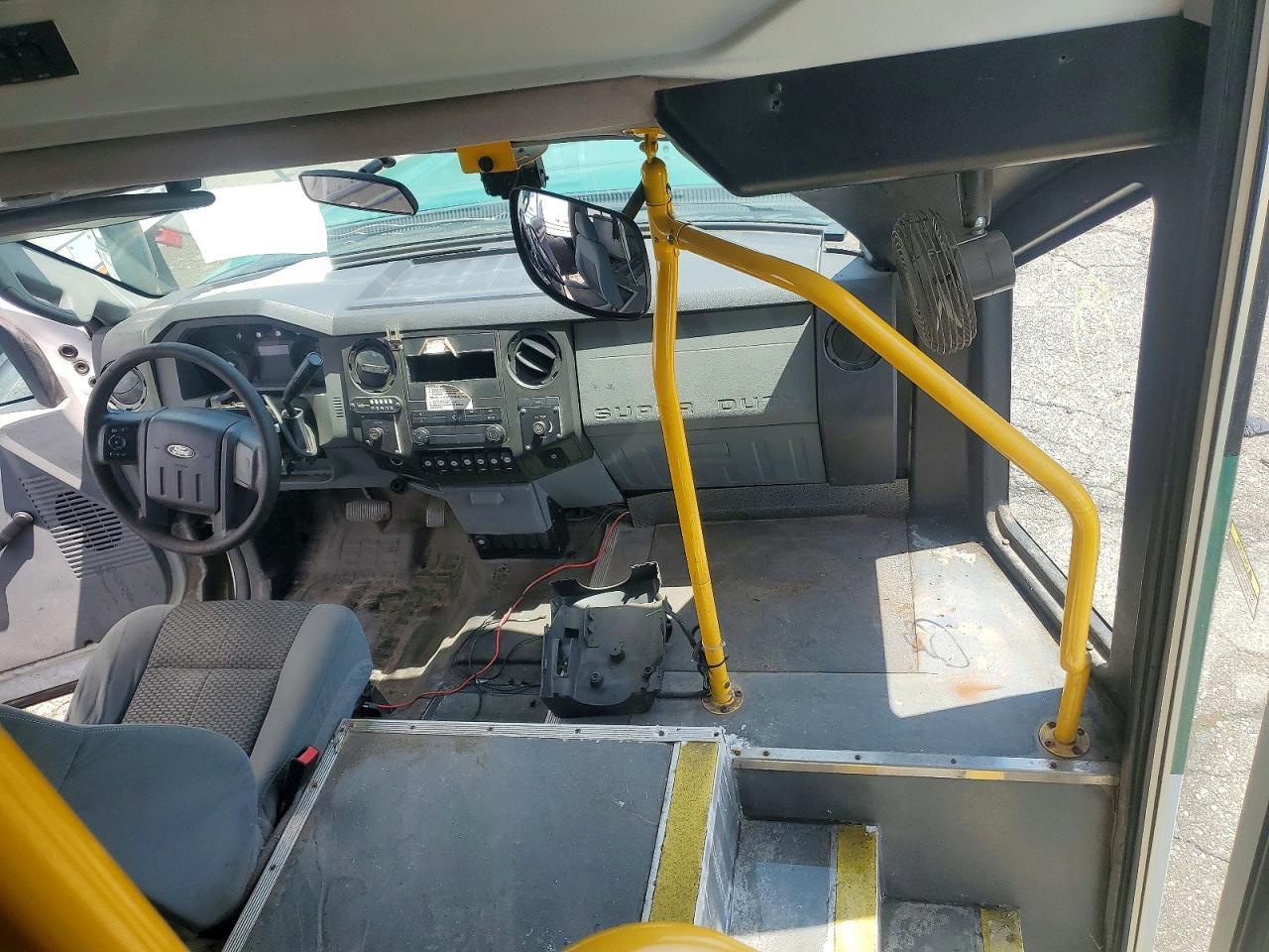 2013 Ford F550 Super Duty - Image 7