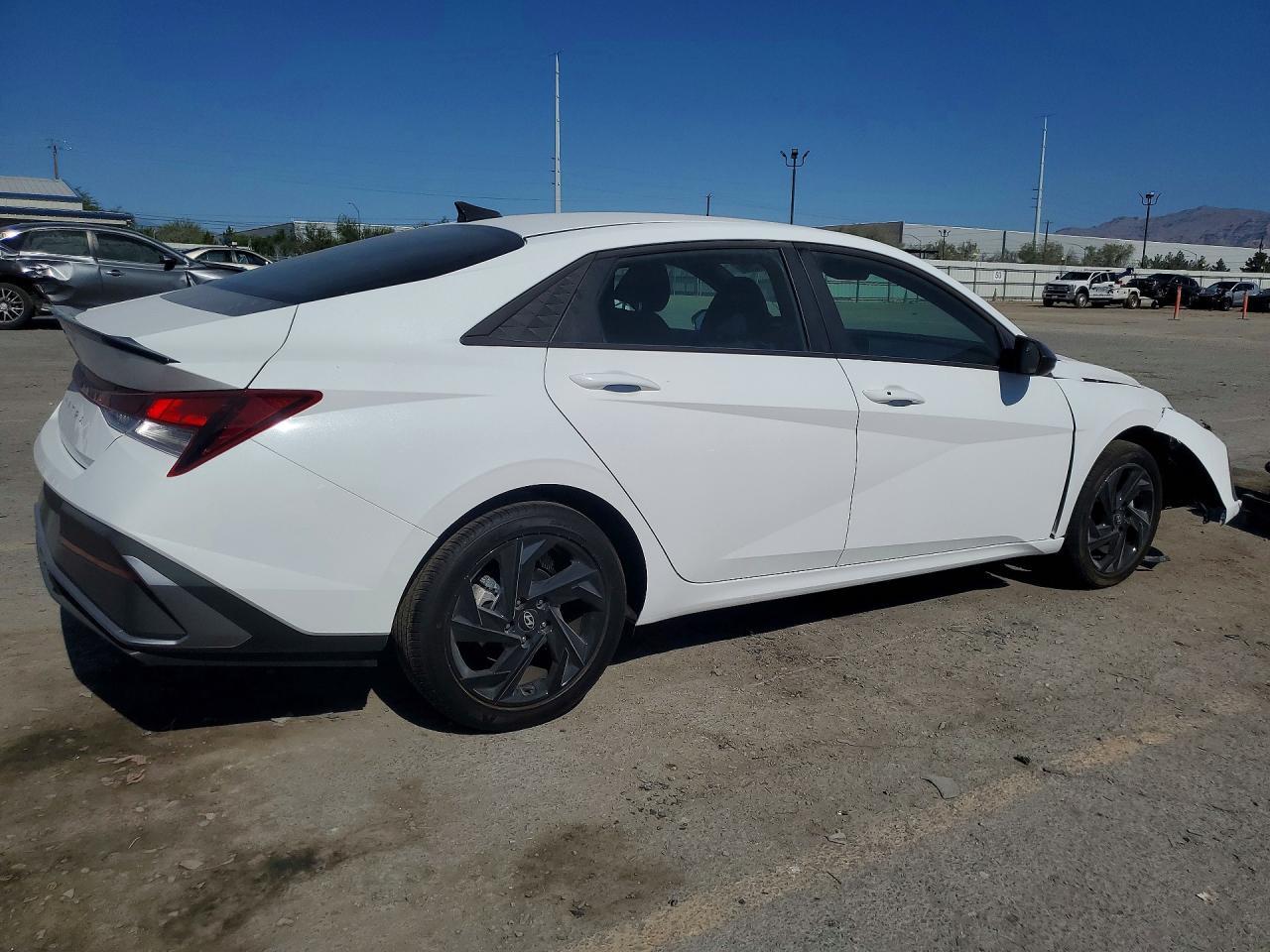 2026 Hyundai Elantra Sel Sport - Image 3