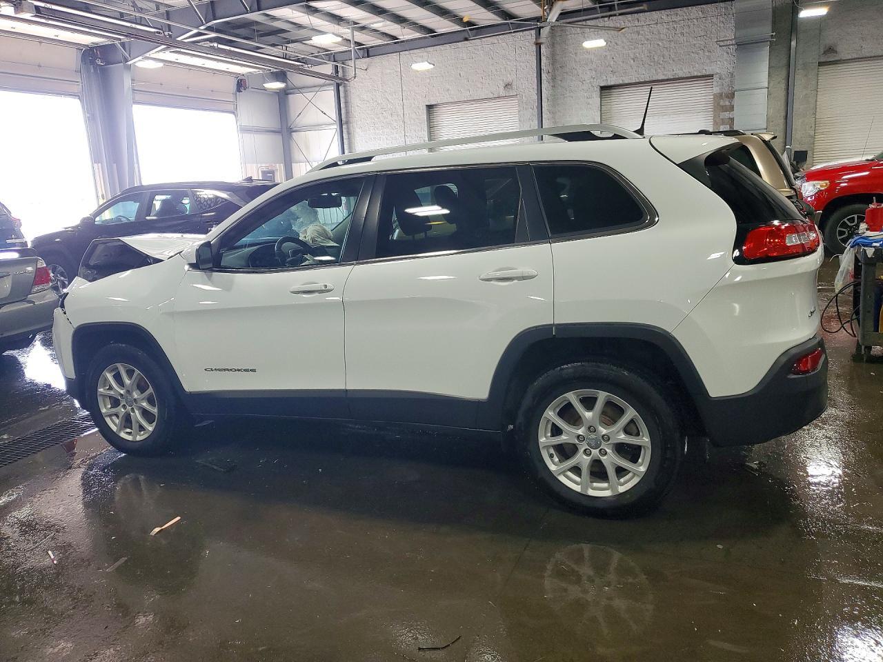 2016 Jeep Cherokee Latitude - Image 2