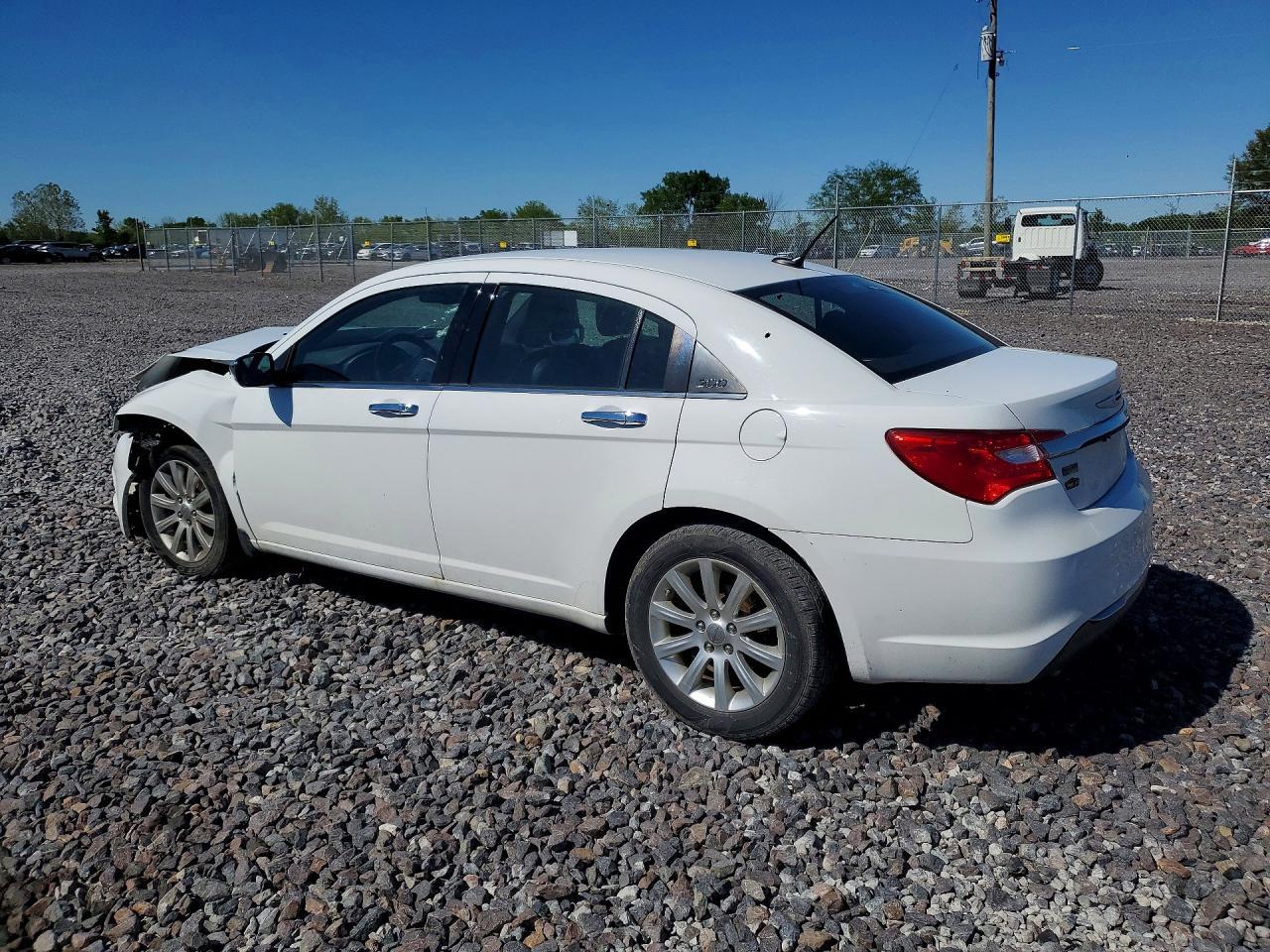 2013 Chrysler 200 Limited - Фото 2