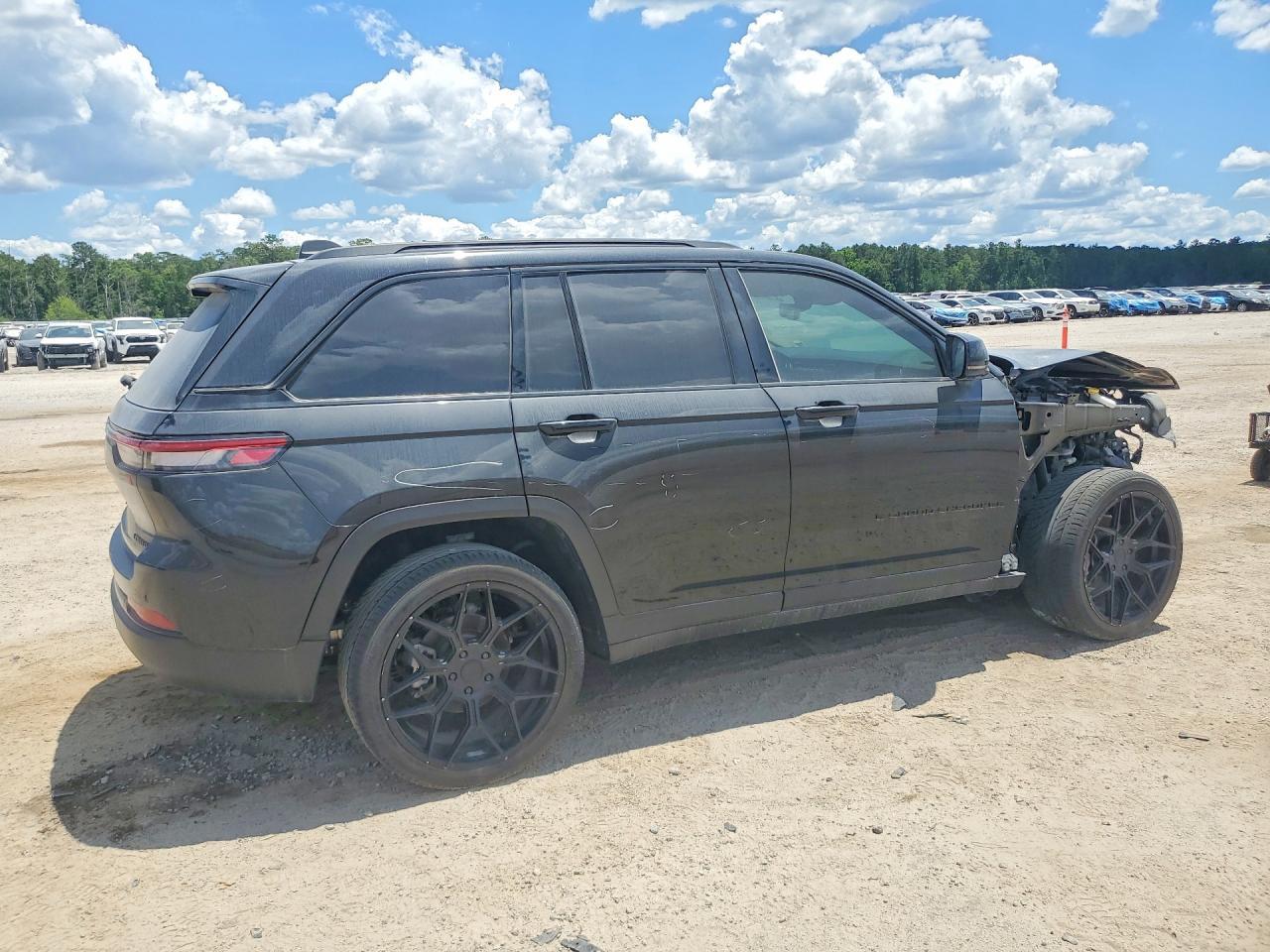 2023 Jeep Grand Cherokee Sport - Image 3