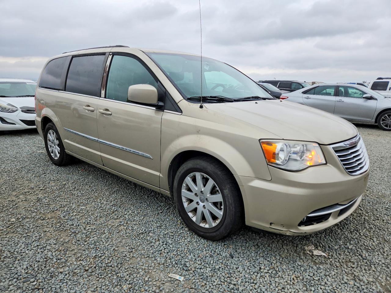 2015 Chrysler Town & Country Touring - Image 4