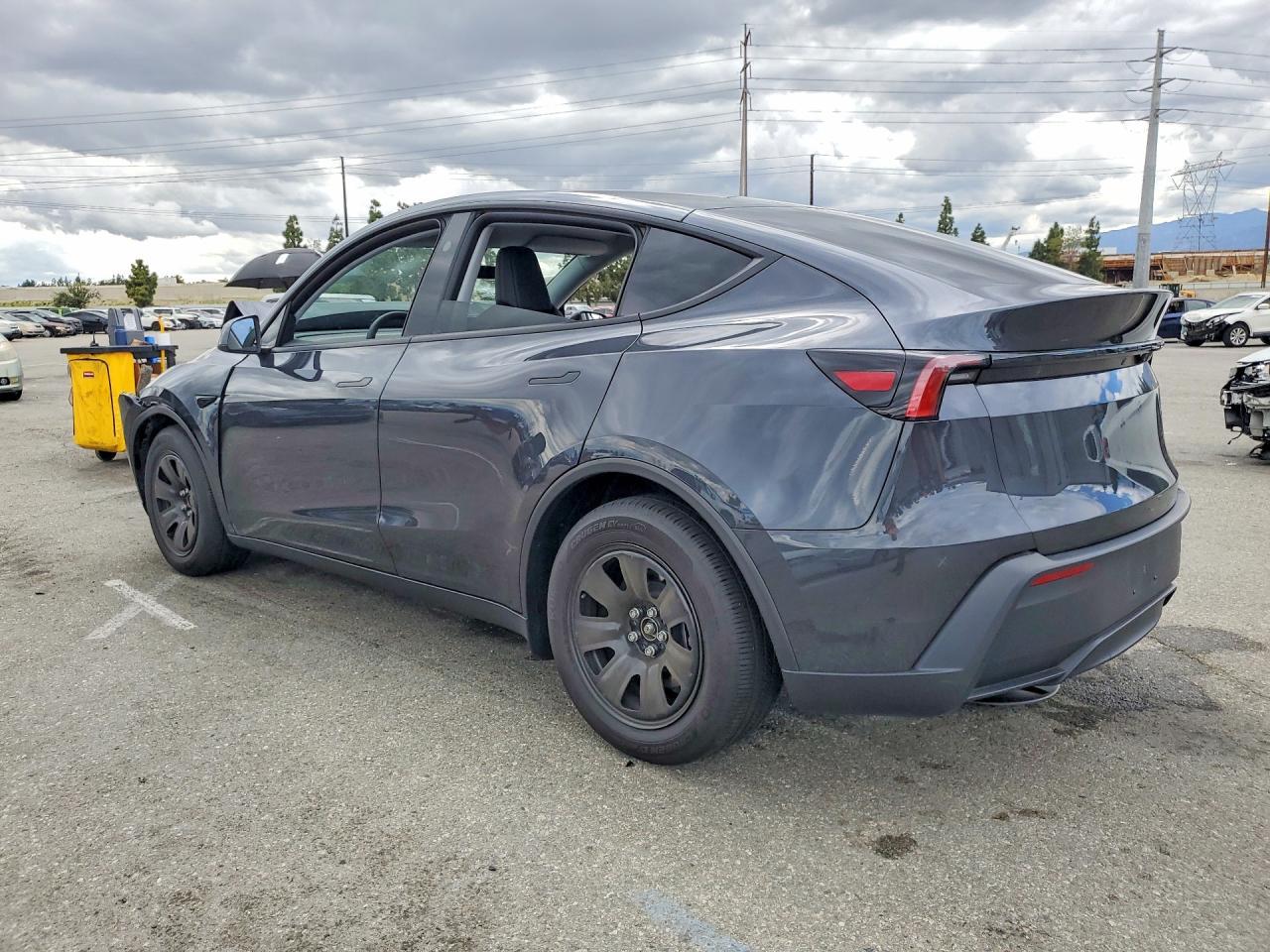 2026 Tesla Model Y - Фото 2