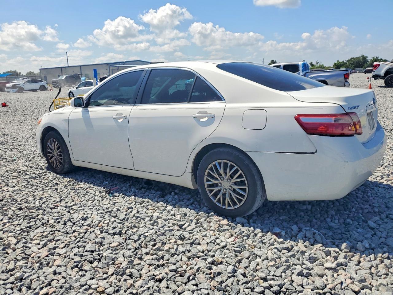 2009 Toyota Camry Le - Image 2
