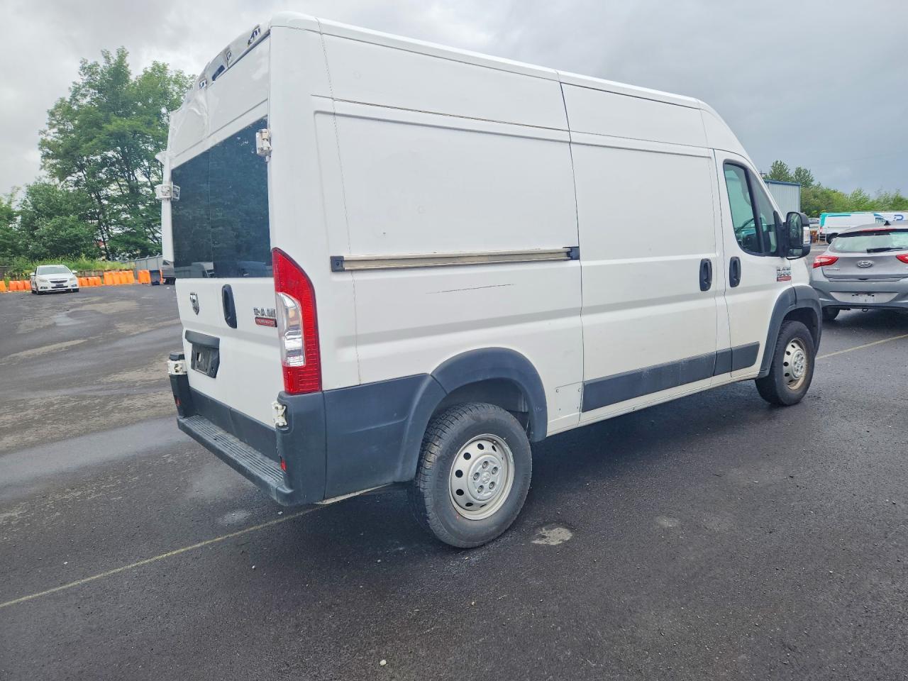 2020 Ram Promaster 1500 Delivery Van - Фото 3
