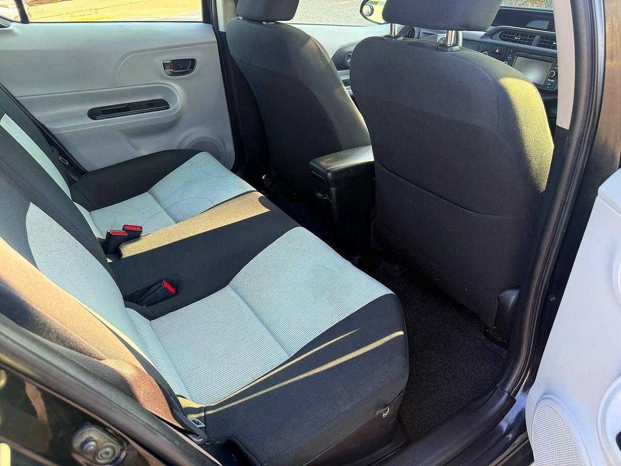 2013 Toyota Prius C Three - Фото 6