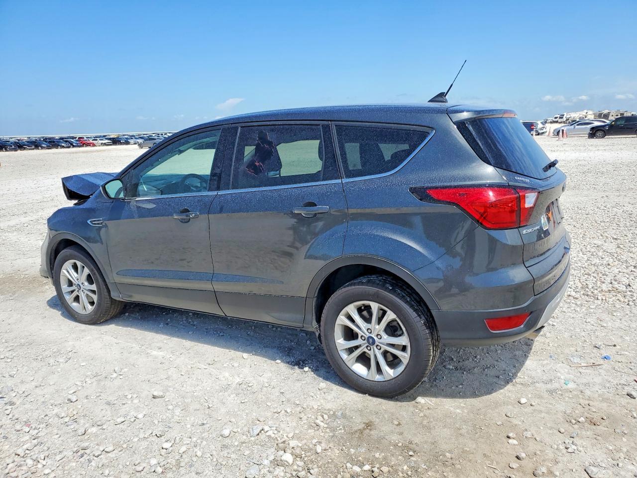 2019 Ford Escape Se - Фото 2