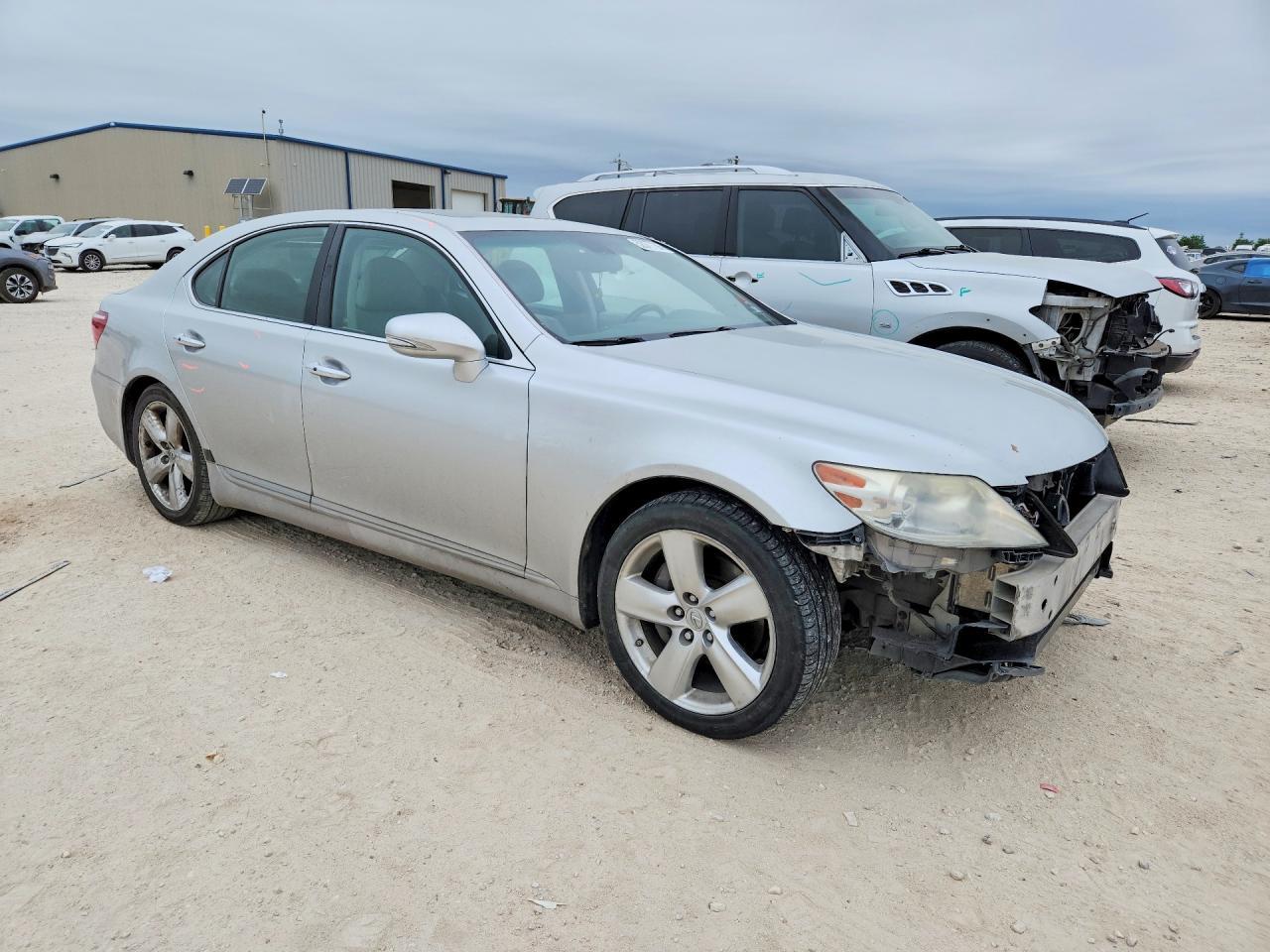 2011 Lexus Ls 460 - Image 4