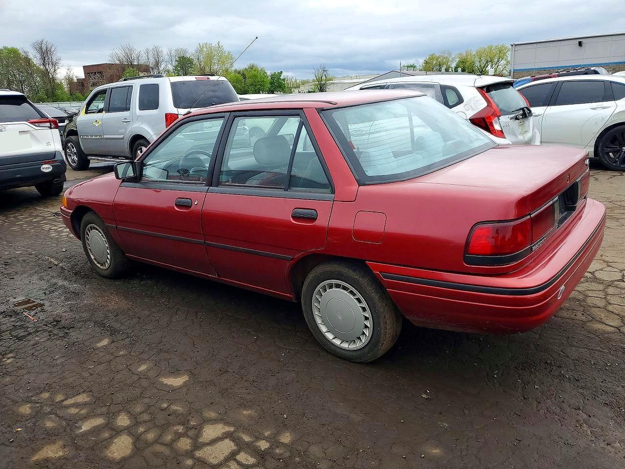 1993 Ford Escort Lx - Фото 2
