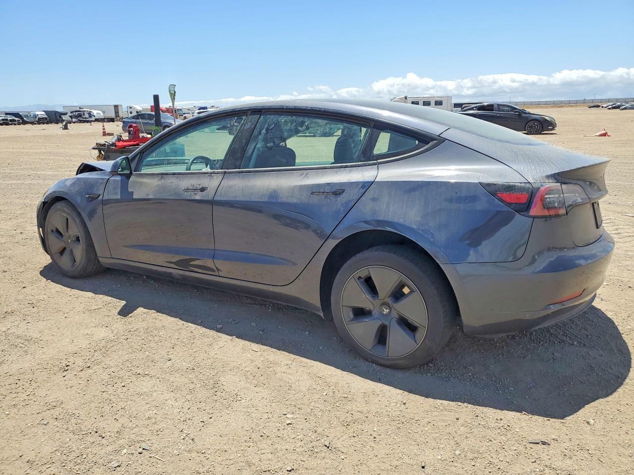 2023 Tesla Model 3 - Фото 2
