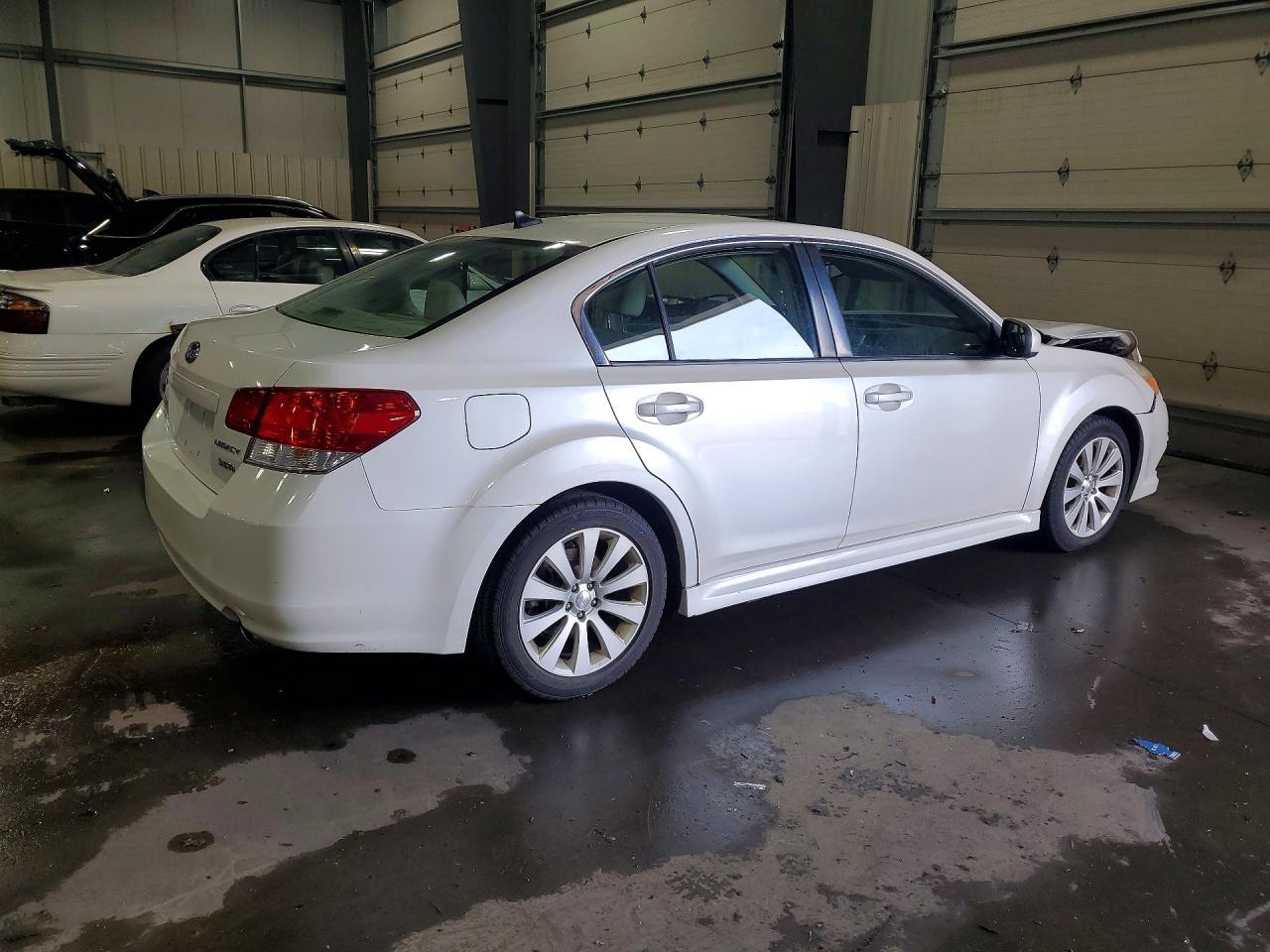 2011 Subaru Legacy 3.6R Limited - Фото 3